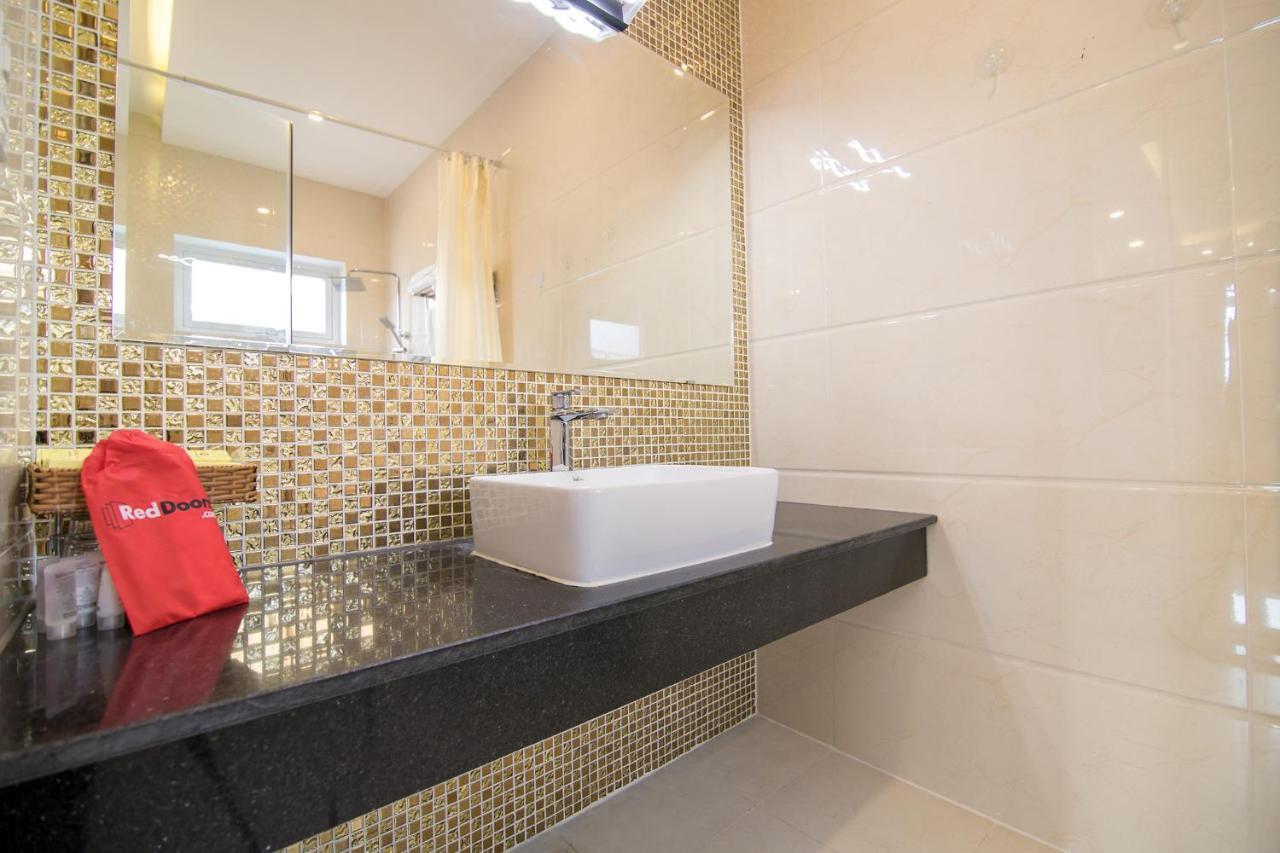 Reddoorz Plus Near Lotte Mart Cong Hoa Хошимин Екстериор снимка